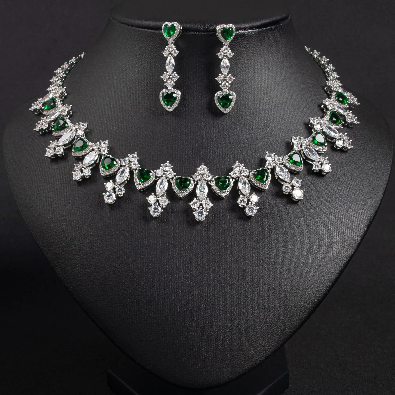 Womens Light Elegant Zircon Water Drop Necklace Earring Set Fashionable And Versatile Unique Sense Set 250618