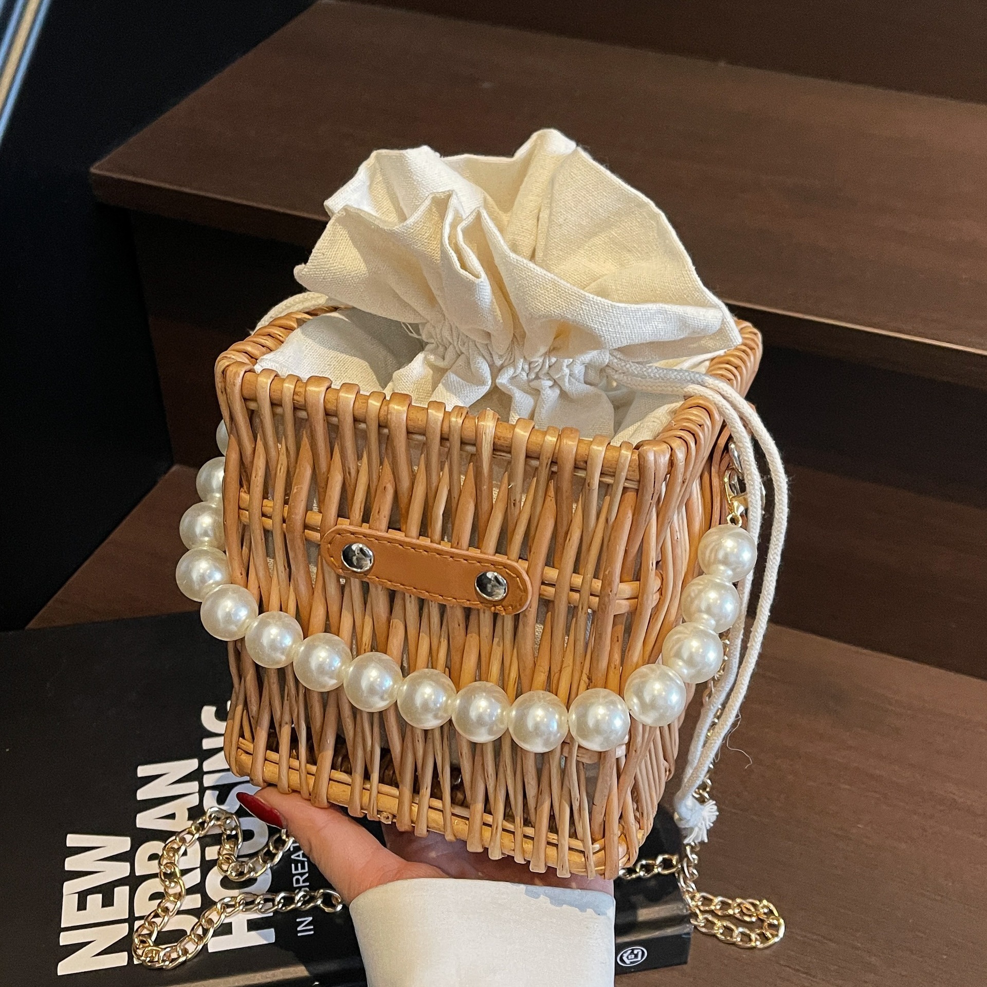 designer bag High-end Pearl Chain Handbag for Women 2025 New Woven Straw Shoulder Crossbody Bucket Bag