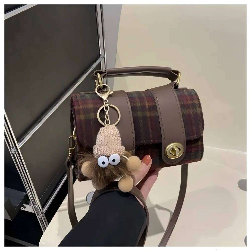 Hot Selling The New Popular Boston Crossbody Bag With A Hand-Held Pillow And Grid For Commuting Designer Bags