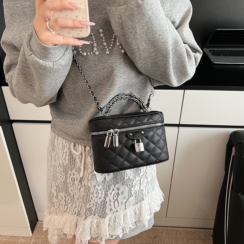 designer 2025 New Fashionable Casual Women's Shoulder Bag Quilted Chain Crossbody Bucke