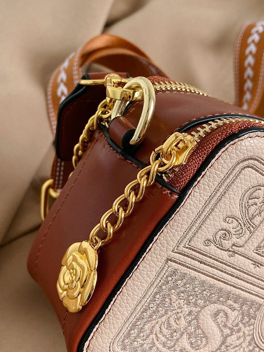 Designer Bag Summer Shoulder Bag New Embroidered Shoulder Strap Leather Luxury Bag Women's Fashion Wear Essential Classic Crossbody Bag Retro Col