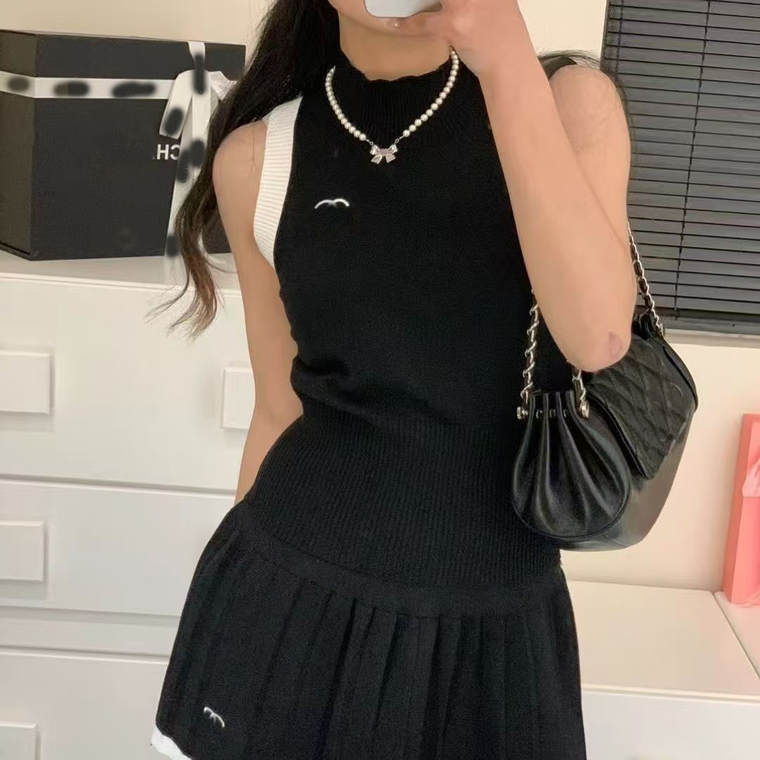 2024SS Paris Designer Ladies CC monogram embroidered round neck knitted short sleeve + pleated skirt Ladies luxury lapel T-shirt 2-piece outdoor casual elastic suit