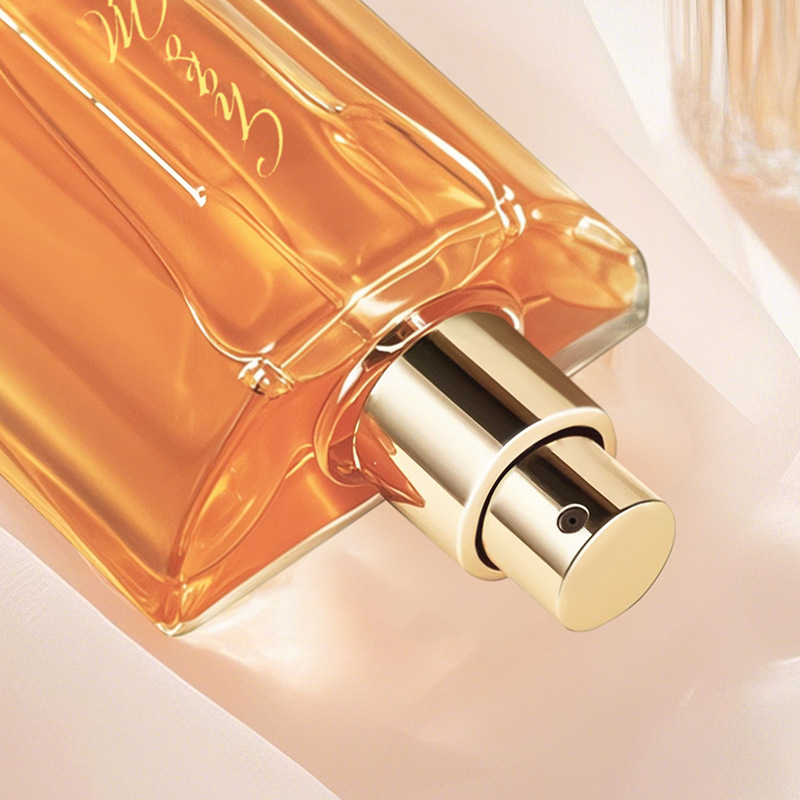 Chic Feminine Eau de Toilette Featuring Complex Spicy-Cocoa Accord for an Alluring Presence