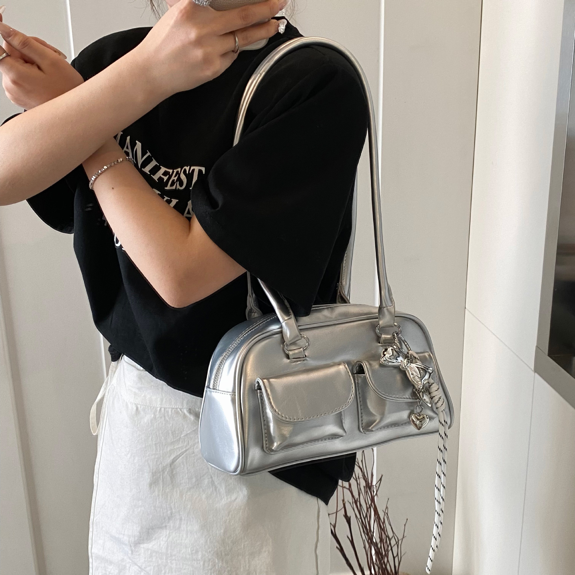 designer High-End Commuter Tote Bag 2025 Spring Summer Large Capacity Shoulder Underarm Bag Versatile Double Pocket B