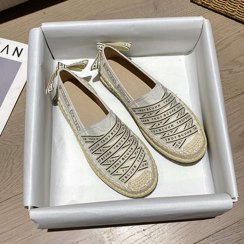 British Style Fisherman for Women 2025 New Flat Versatile Lazy Casual Slip-On Canvas Shoes Shallow Mouth