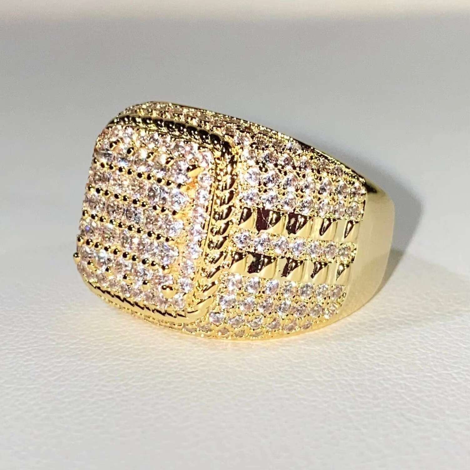 Mens Luxury 925 Silver Trendy Hip Hop Ring Fully Iced Out Diamond Rounded 18K Gold VVS Moissanite Diamond Ring for Men