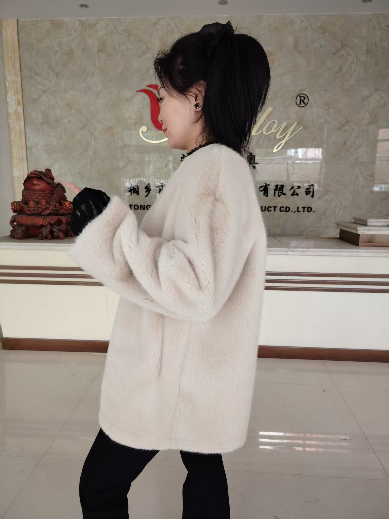 Women's Mid-Length Winter Wool Coat with Simple Solid Design - Warmth & Style Available in Multiple Sizes