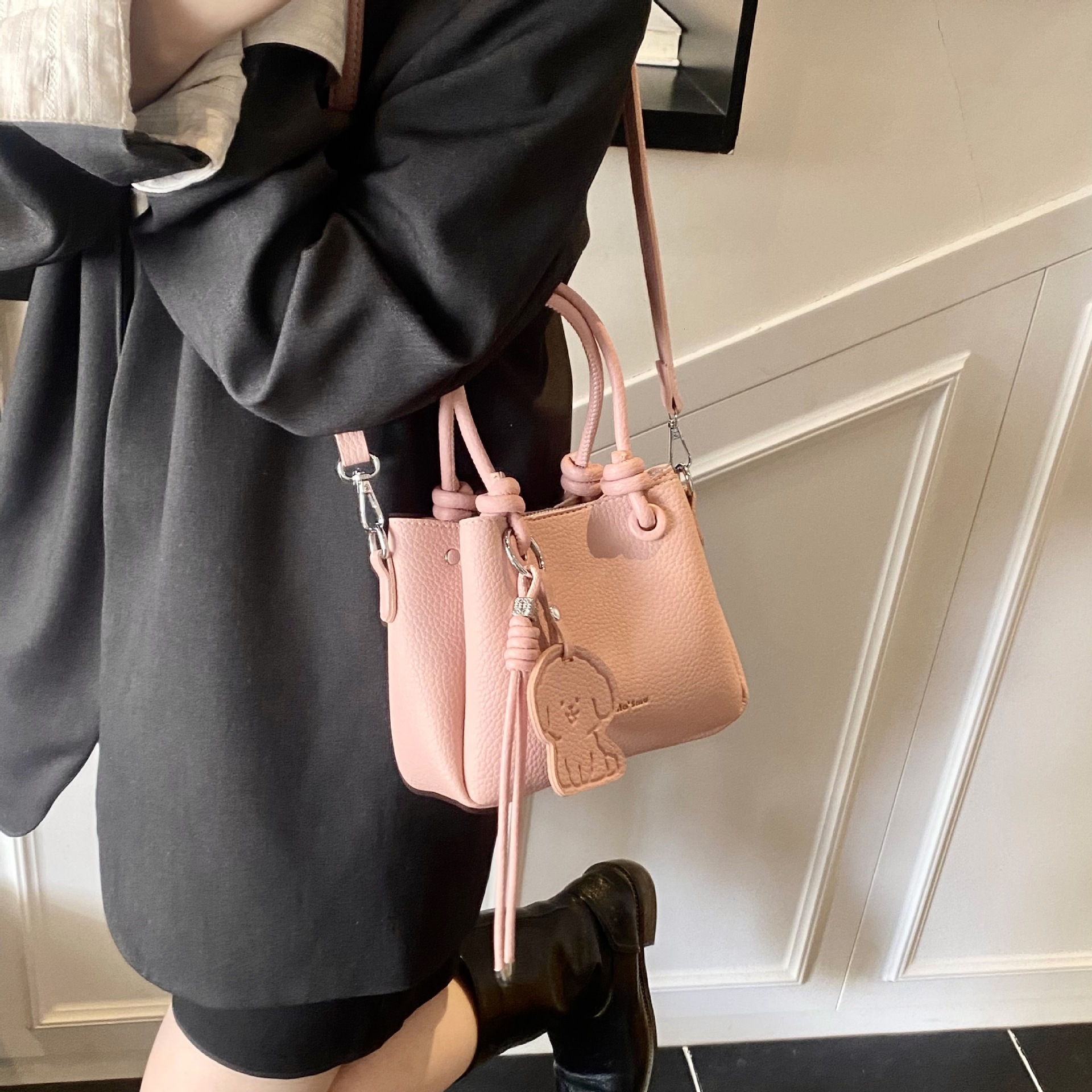 designer Foreign Trade Lychee Pattern Handbag Commuter Bag for Women 2025 New Trend Spring Fashion Bucket Bag Versatile Crossbody Bag