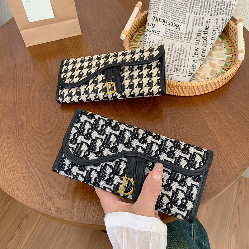 Free Shipping Retro Wallet For Women Designer Bag Short Style Large Capacity D Buckle Multiple Card Slots Multifunctional Triple Fold Clutch Bag