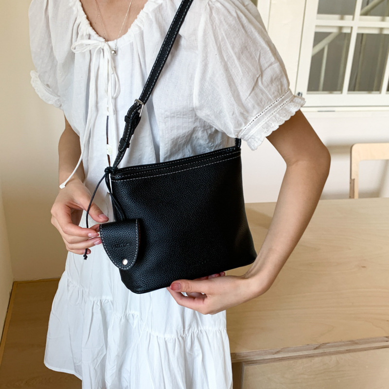 designer Summer Super Popular Underarm Bag for Women 2025 New High-end Niche Design Single Shoulder Crossbody Bucke