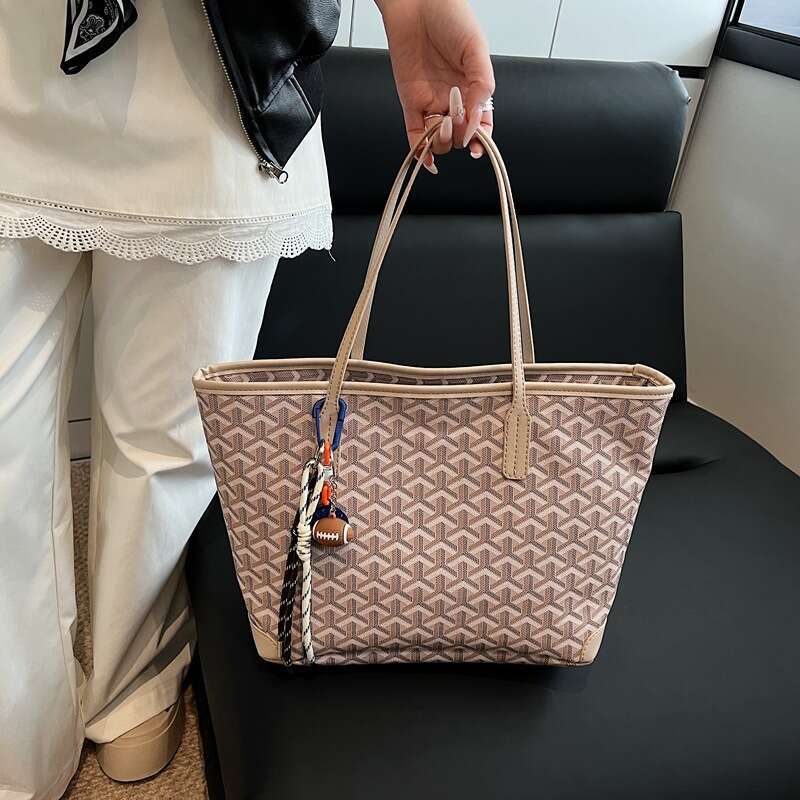 Large Capacity Tote Style Casual Commuter Underarm Korean Trendy Fashion Bag for Women New Model