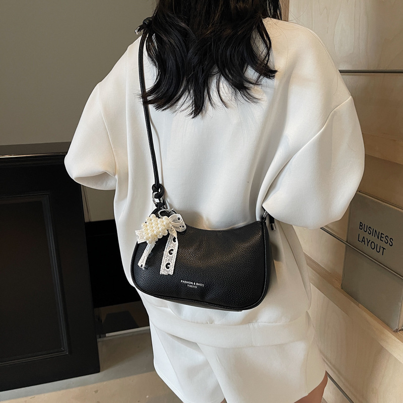 designer Casual Trendy Bag for Women Large Capacity 2025 Summer New Fashion Single Shoulder Crossbody Bag for Work Commute Underarm Bag