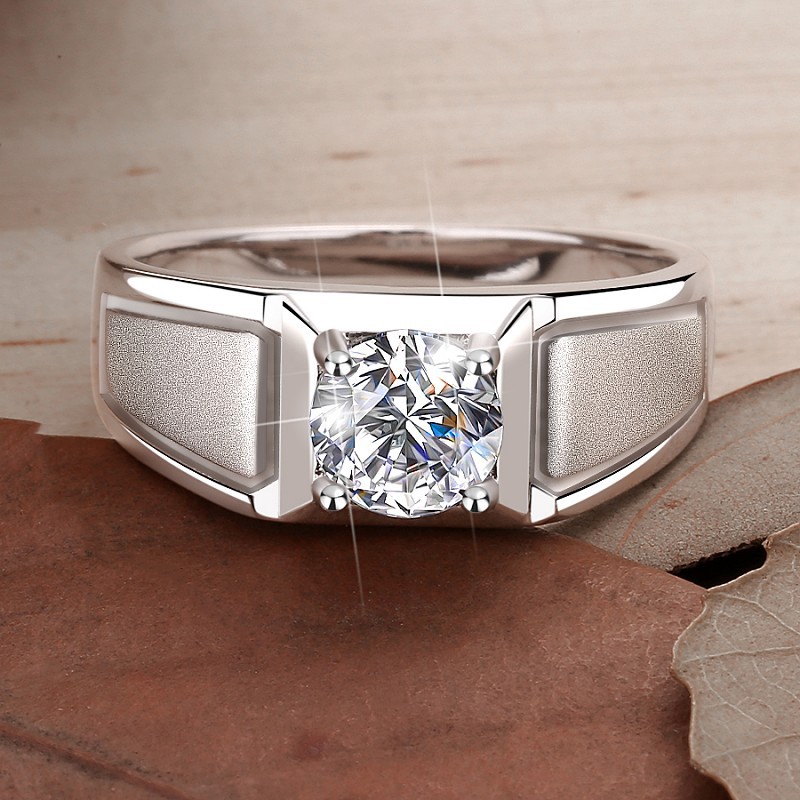 Timeless Design Statement Piece A Versatile Crown Jewellery Accessory Crafted from Durable Stainless Steel Alloys