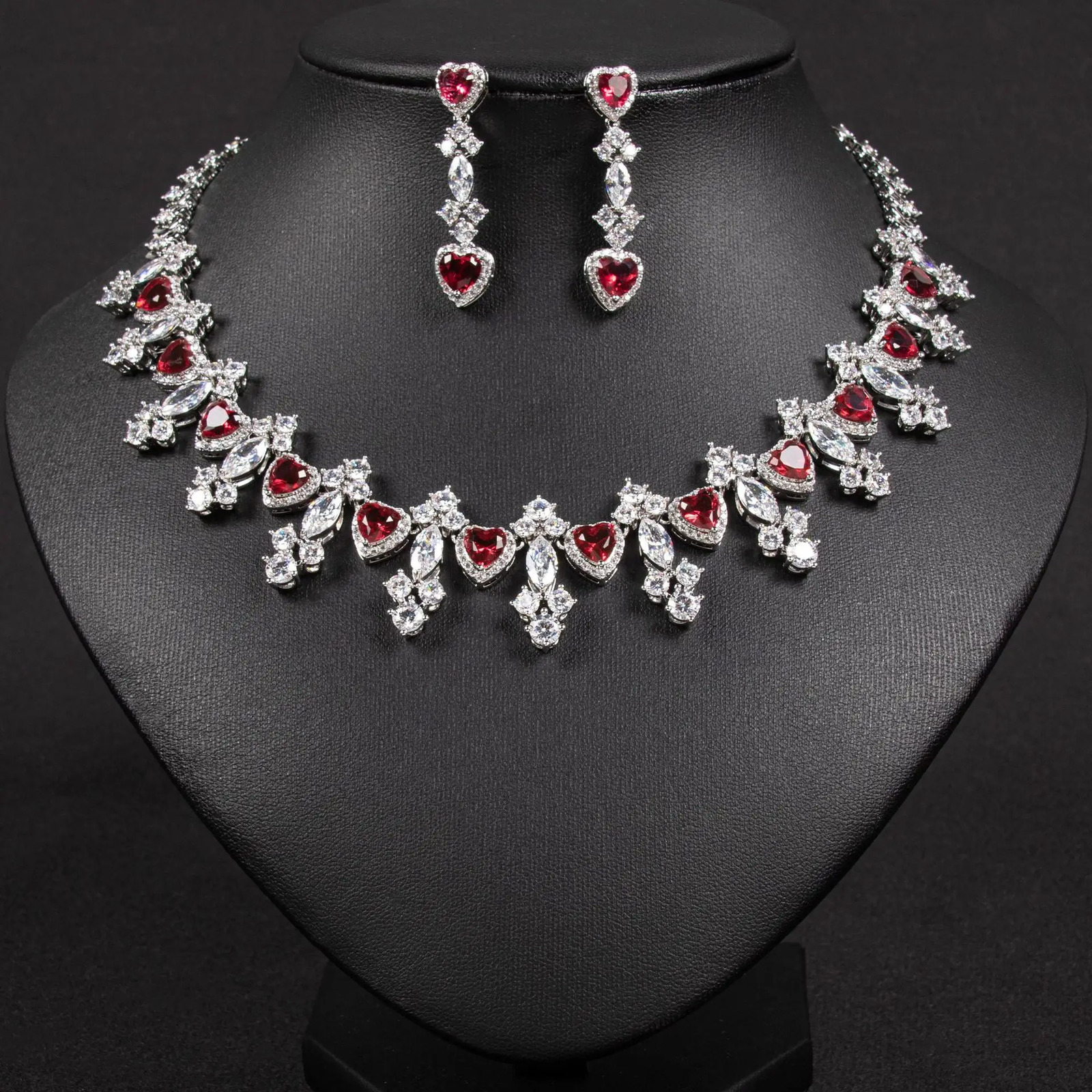 Womens Light Elegant Zircon Water Drop Necklace Earring Set Fashionable And Versatile Unique Sense Set 250618