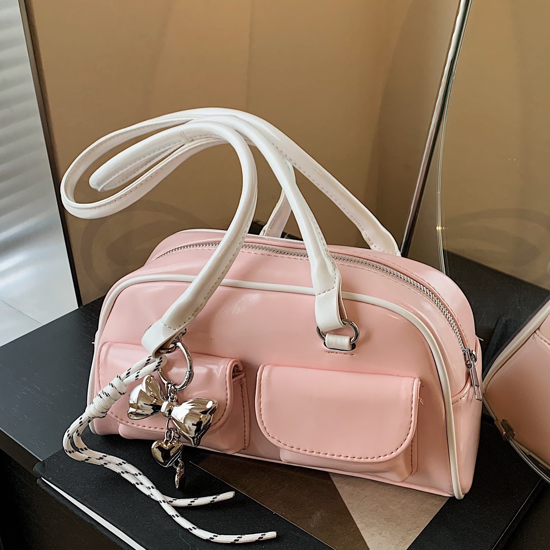 designer High-End Commuter Tote Bag 2025 Spring Summer Large Capacity Shoulder Underarm Bag Versatile Double Pocket B