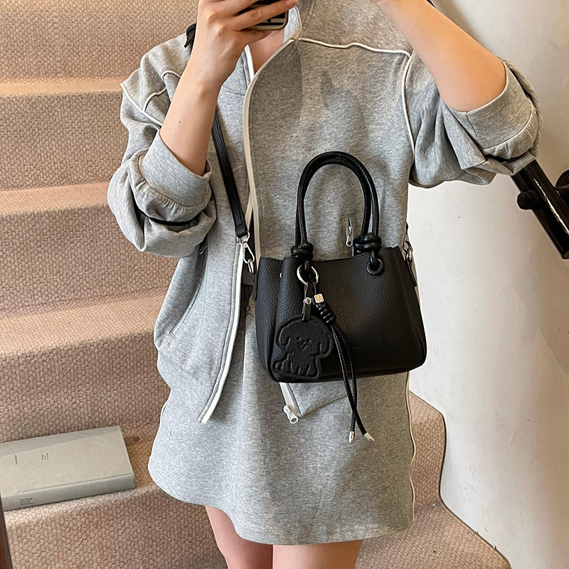 designer Foreign Trade Lychee Pattern Handbag Commuter Bag for Women 2025 New Trend Spring Fashion Bucket Bag Versatile Crossbody Bag