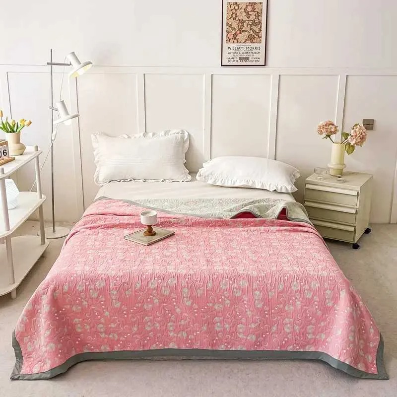 Elegant Victorian-Inspired Bedroom Ensemble Featuring Soft-to-Touch Fabric with Chic Floral Patterns 26FYD