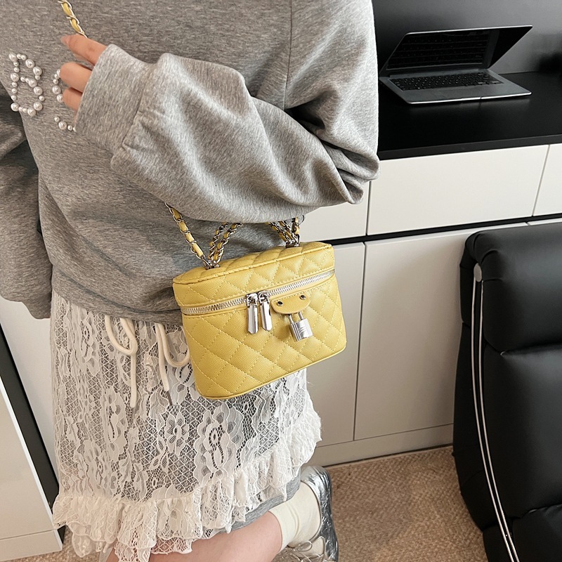 designer 2025 New Fashionable Casual Women's Shoulder Bag Quilted Chain Crossbody Bucke