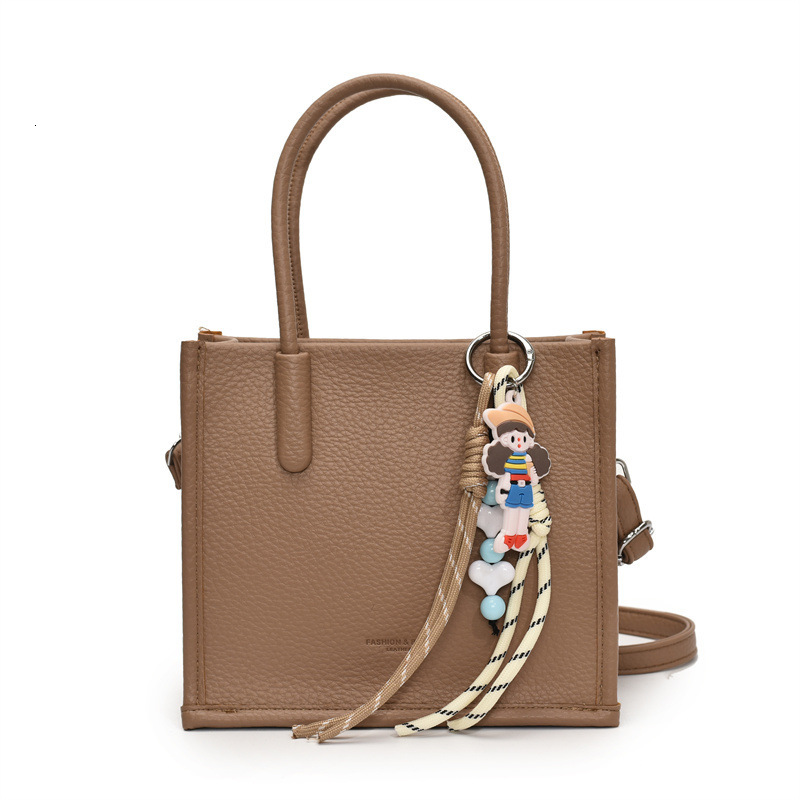 designer Large Capacity Bag for Women Summer 2025 New Fashion High-end Versatile Commuter Shoulder Underarm