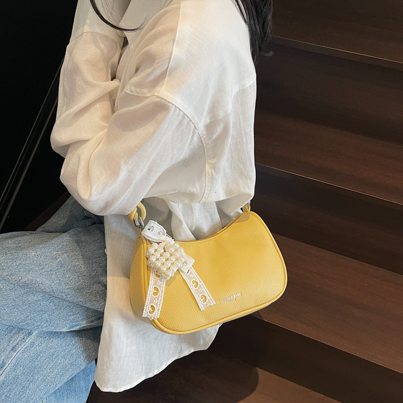 designer Casual Trendy Bag for Women Large Capacity 2025 Summer New Fashion Single Shoulder Crossbody Bag for Work Commute Underarm Bag