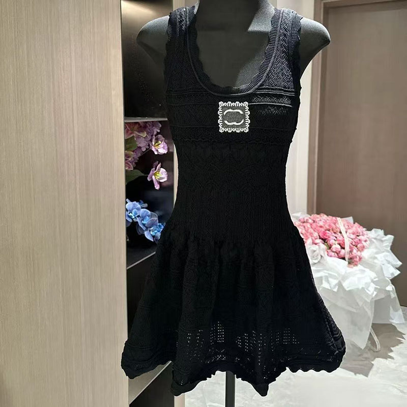 2025 Designer French Style Knitted Hollow Tank Top Dress for Women in Summer, Beautiful Slimming and Slimming, Spicy Girl A-line Short Skirt