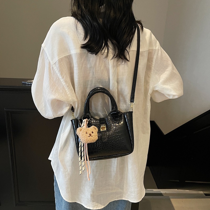 designer Korean Style Niche Design Handheld Bucket Bag for Women 2025 New Trendy Fashion Versatile Crocodile Pattern Shoulder Crossbod