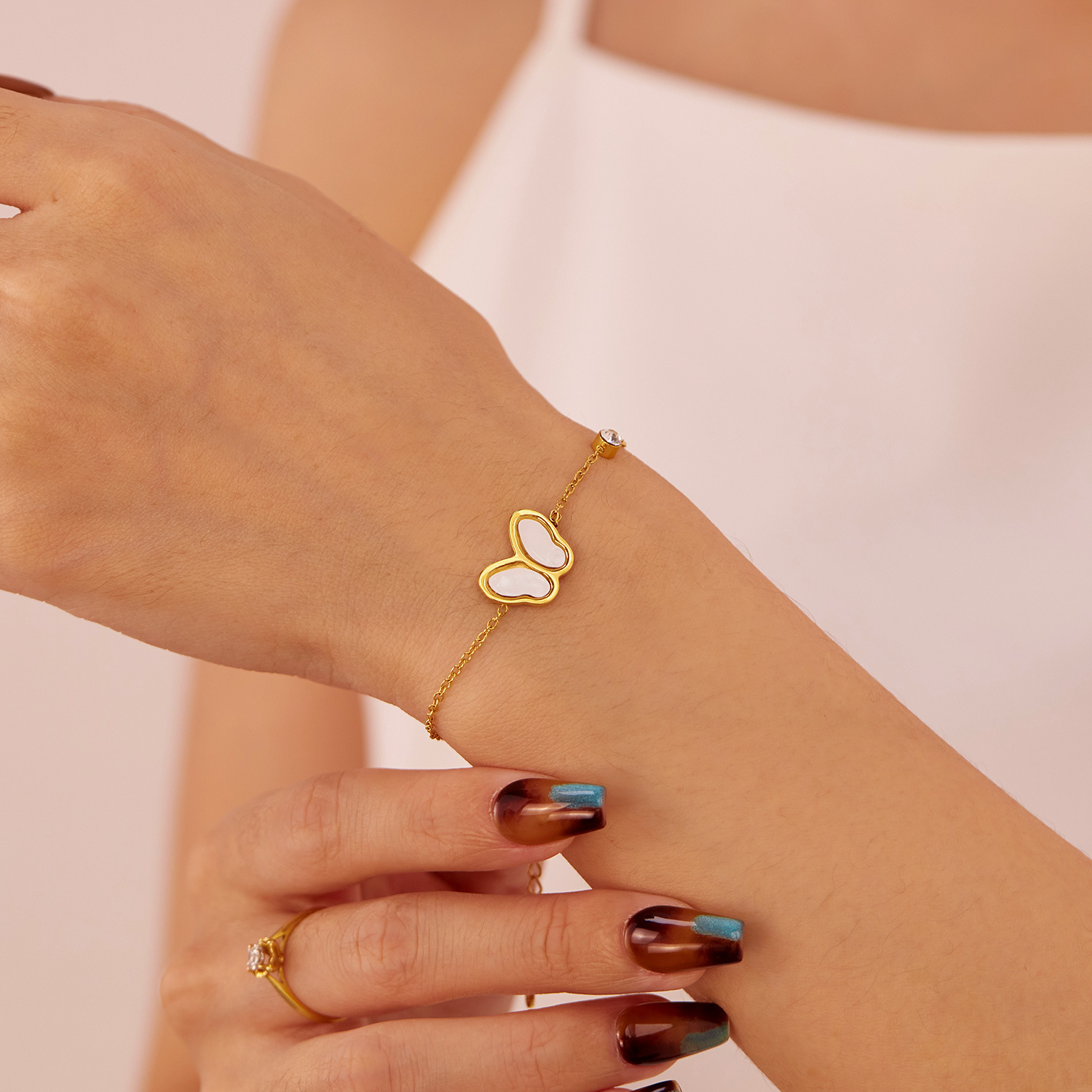 INS Bracelet Female Stainless Steel Mother of Pearl Butterfly Bracelet for Women Fashion Commuter Style Titanium Steel Jewelry