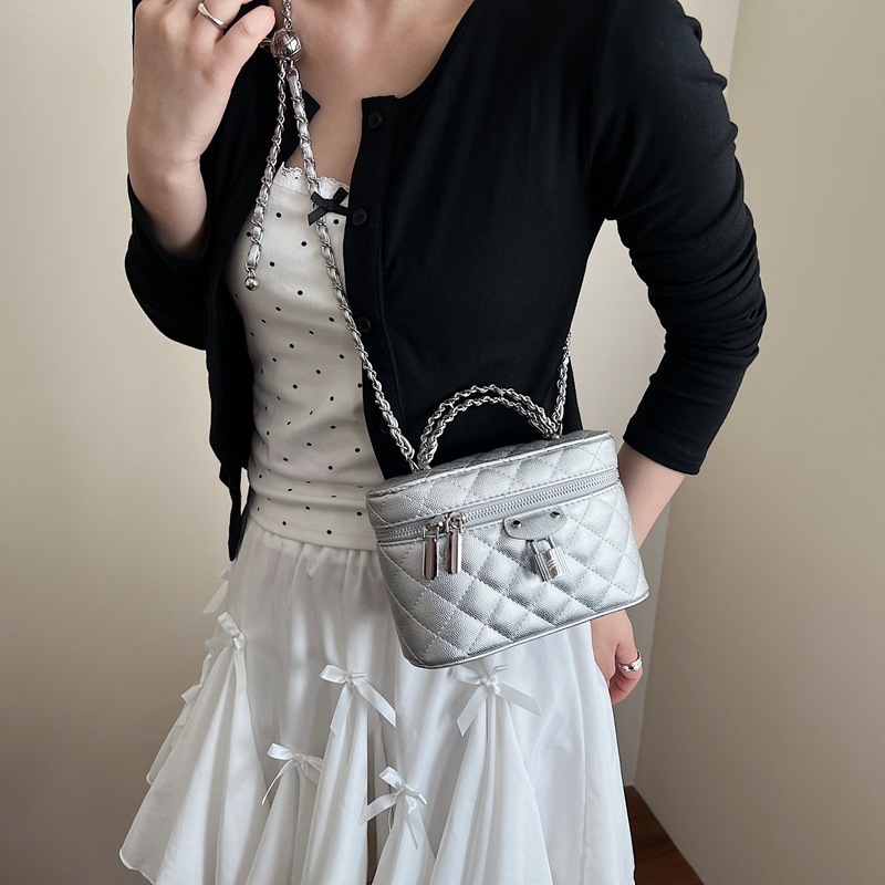 designer 2025 New Fashionable Casual Women's Shoulder Bag Quilted Chain Crossbody Bucke