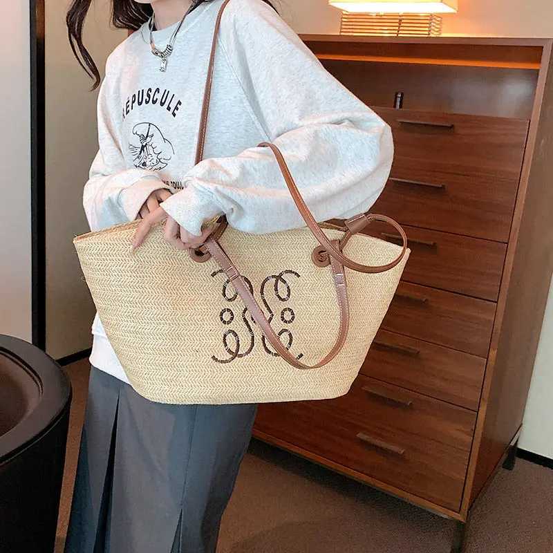 French style straw bag 2023 new womens bag pastoral style hand-woven tote bag seaside holiday portable women shoulder bag S2569