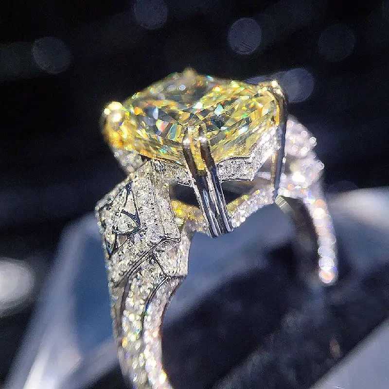 New Design Yellow Crystal Cubic Zirconia Square Stone Womens Ring Wedding Ceremony Party Finger Accessories Personal Jewelry W250609 W250609