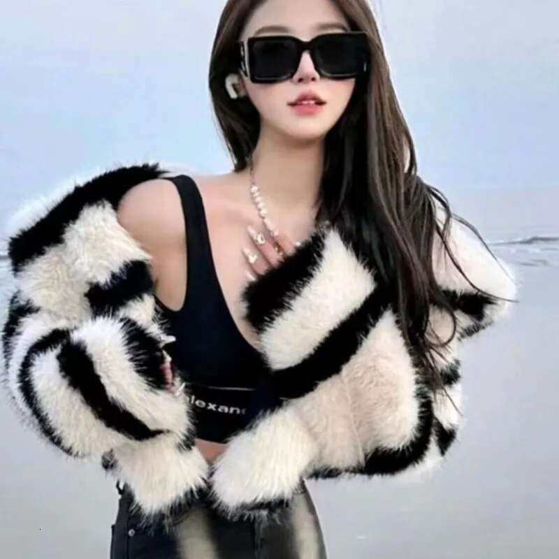 2025 Winter Fur Coat Zebra color Short Women's Jacket New Top Thickened Clothing