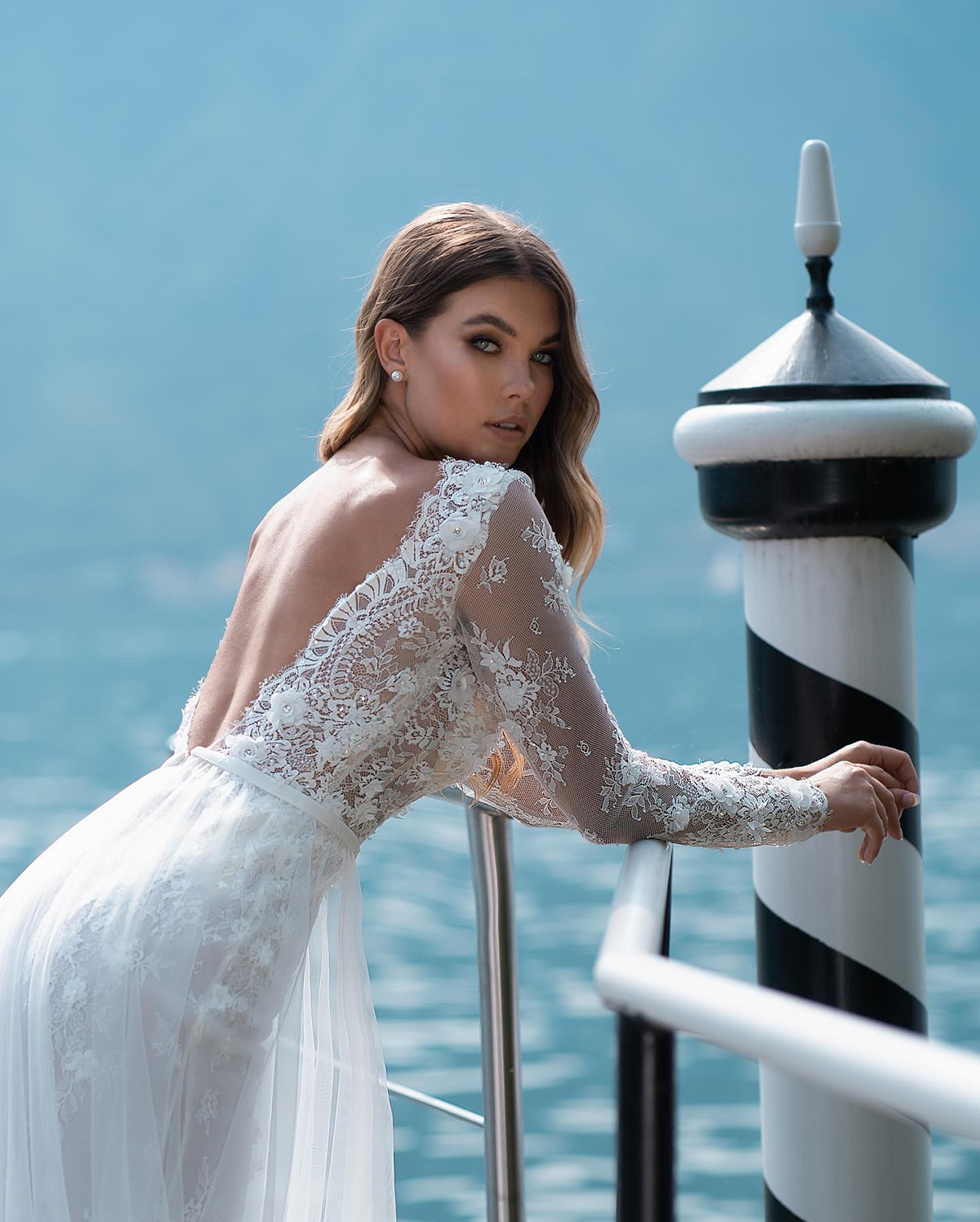 Sequined Lace Beach Wedding Dresses A Line V Neck Bride Gowns Long Sleeves Custom Made Formal Vintage Backless Bridal Dresses Party Celebrity Dresses