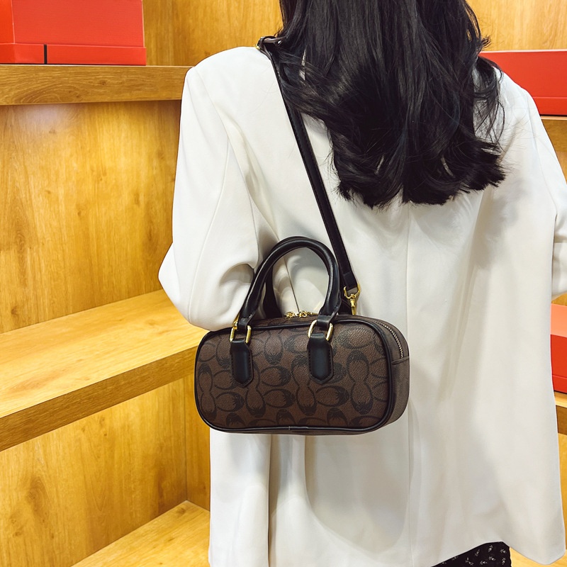 Free Shipping 2025 Designer Women's Luxury New Korean Style Handbag Fashion Single Shoulder Crossbody Bag brown