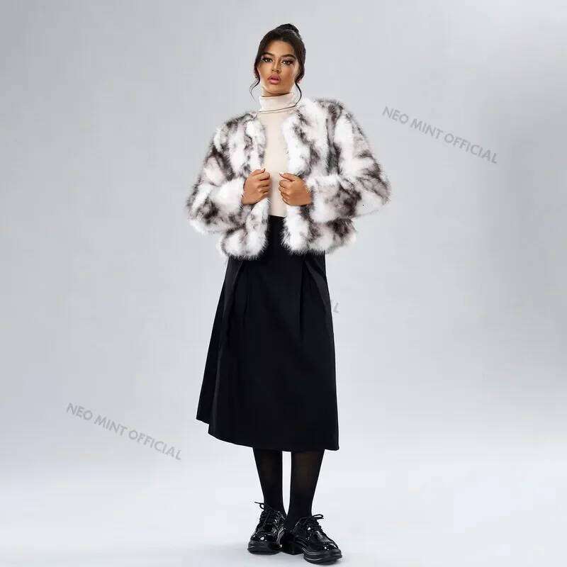 Neo Mint 2024 Winter Fluffy Faux Fox Coat Women Brand Fashion Streetwear Overcoat Chic Girls Warm Short Furry Fur Jacket