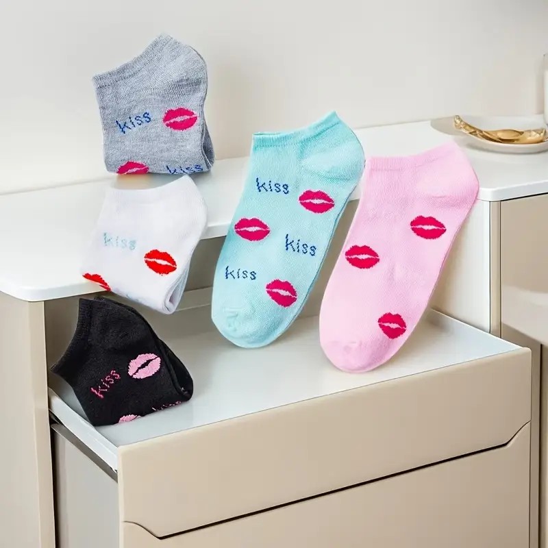 Academy-Inspired Women's Knitwear: Soft Low Cut Boat Socks Perfect for Seasonal Transitions