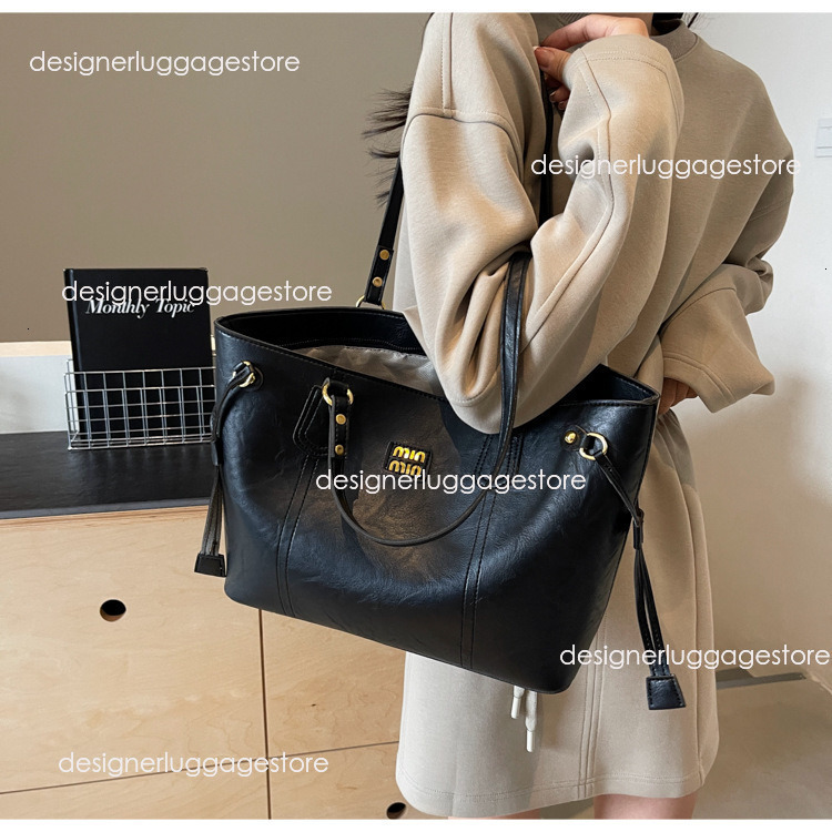 designer High-end Practical Handbag Tote Bag Large Capacity Shoulder Commuter Women's Bag 2025 Autumn Winter New Korean Versatile Large Bag