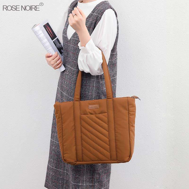 New Casual Lightweight Tote Large Capacity Shoulder Handbag Commuter Versatile Women s Bag
