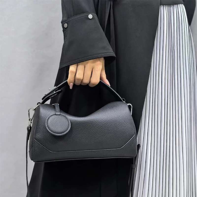 Design Pillow Long Strap Boston Large Capacity Spring New Shoulder Messenger Bag Ladies Commuter Handbag