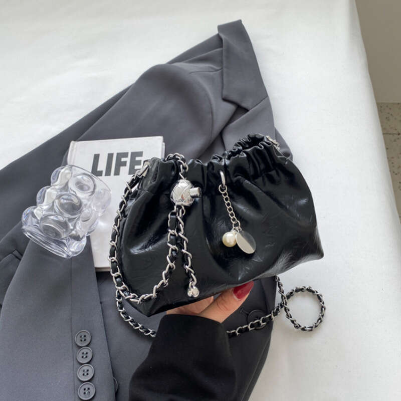 2025 New High-End Wrinkled Cloud Bucket Niche Light Luxury Versatile Chain Fashion Single Shoulder Crossbody Women's Bag