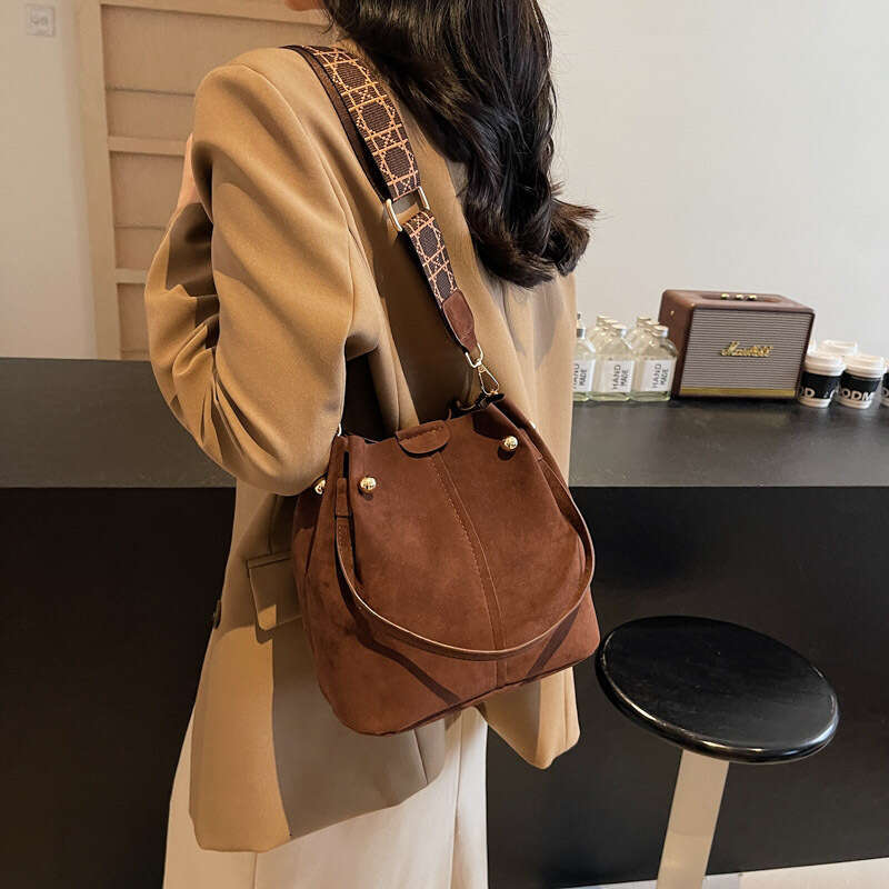 Trendy Bags This Year: Bucket For Women 2025 New High-End Shoulder Summer Versatile Wide Strap Crossbody Bag