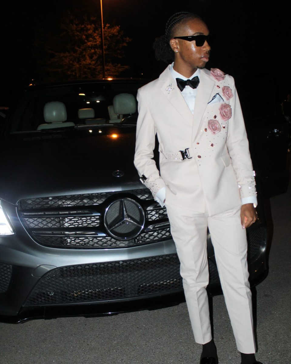 Customized Mens Wedding Tuxedos 2 Pieces Hand Made Flowers Prom Party Groom Wear Birthday Photography Formal Outfits