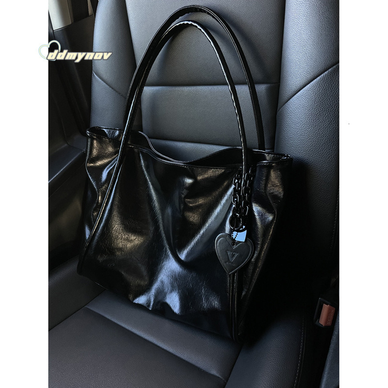 Dark Cupid 2025 New Heart Pendant Large Capacity Tote Ultra-lightweight Office Commuter Bag ddmynov