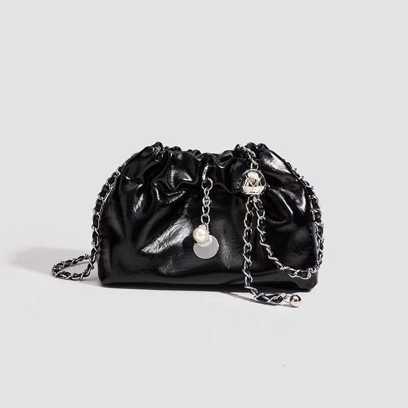 2025 New High-End Wrinkled Cloud Bucket Niche Light Luxury Versatile Chain Fashion Single Shoulder Crossbody Women's Bag