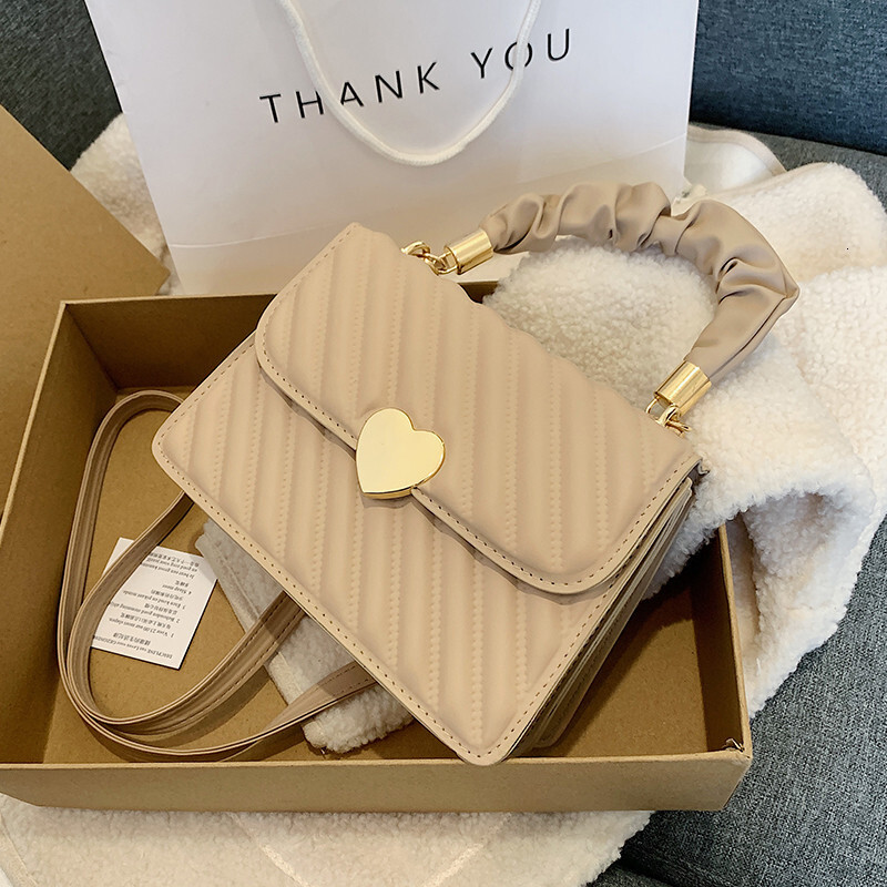 Free Shipping New Designer Bag For 2025 Cross-border Women's Bag Fashion And Retro Heart Pleated Handbag Heart-shaped Stylish Luxury Wallet Embos