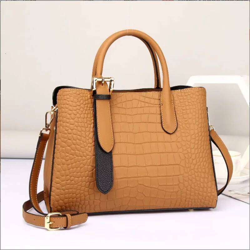 2025 New Large Capacity Genuine Leather Handbag Fashion Commuter Single Shoulder Crossbody Bag 2025/06/10