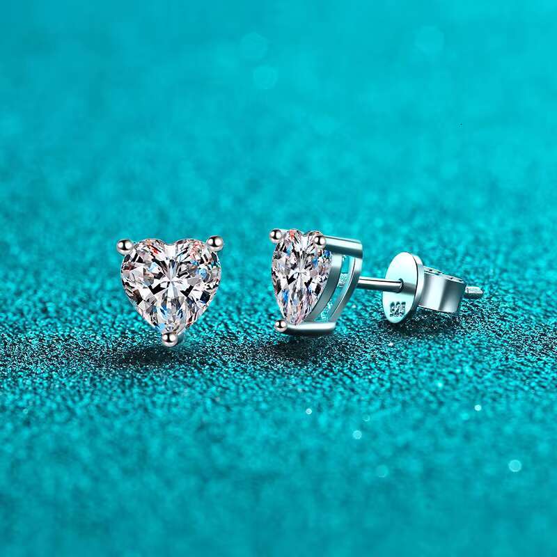 S925 Sterling Silver Heart-Shaped Moissanite Stud Earrings for Women - Minimalist Design with Pt950 Gold Plating
