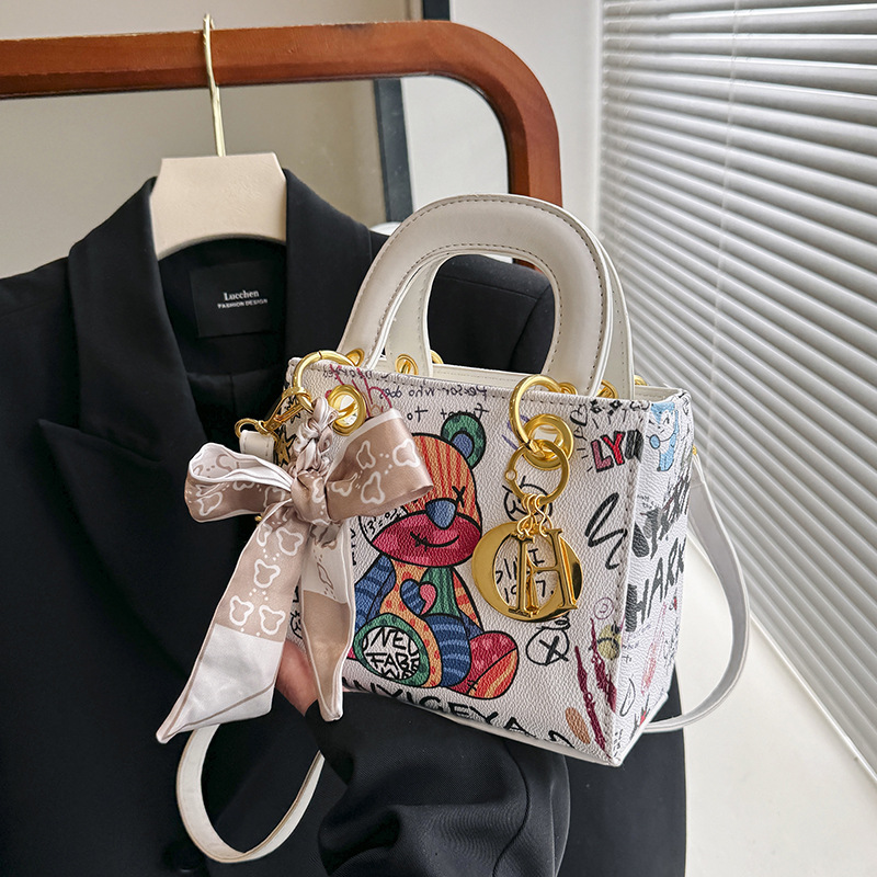 Free shipping 2025 new designer Shoulder Bags For womans ladies flap Graffiti lady square handbag women crossbody Underarm bag
