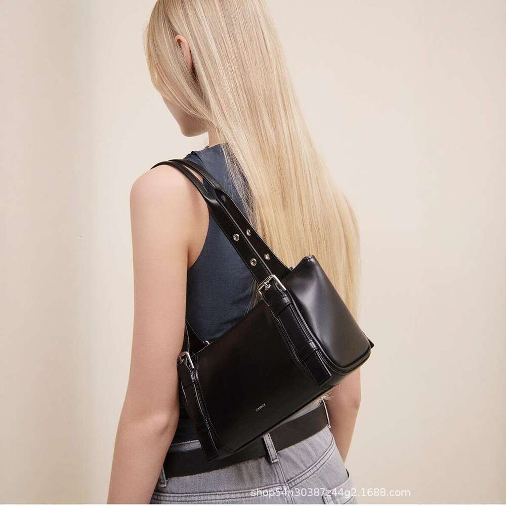 High-End Handheld Boston for Women 2025 Spring New Fashion Single Shoulder Versatile Commuter Crossbody Bag