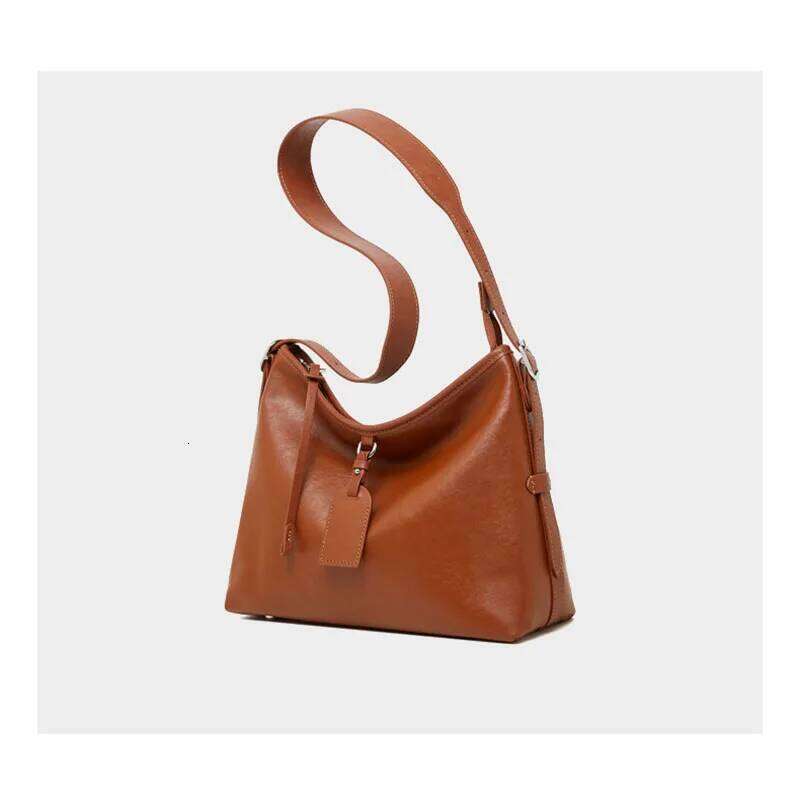 Leather Women's New Tote Large Capacity Shoulder Bag, Fashionable And Versatile Crossbody Bag 2025/06/10