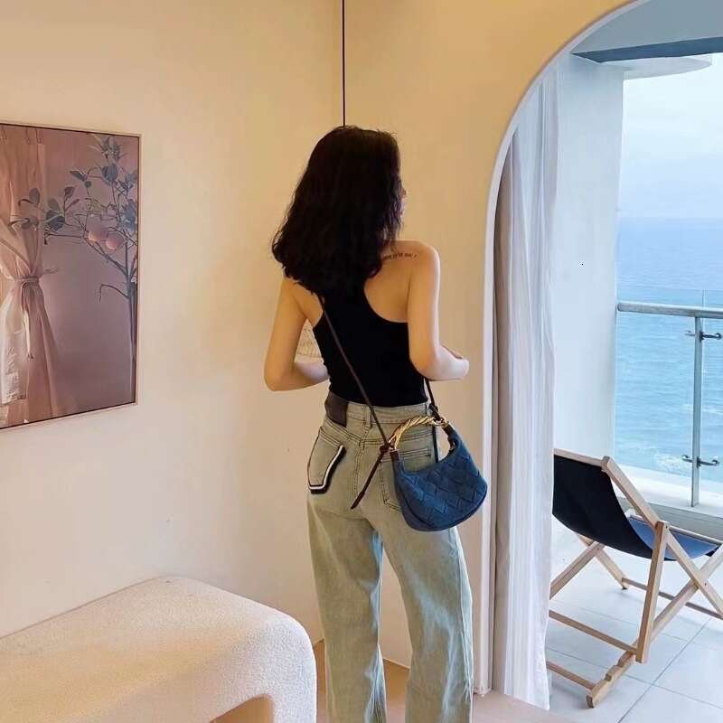 2025 Summer New High-End Niche Sardine Crossbody Denim Woven Handbag Versatile Beach Bag